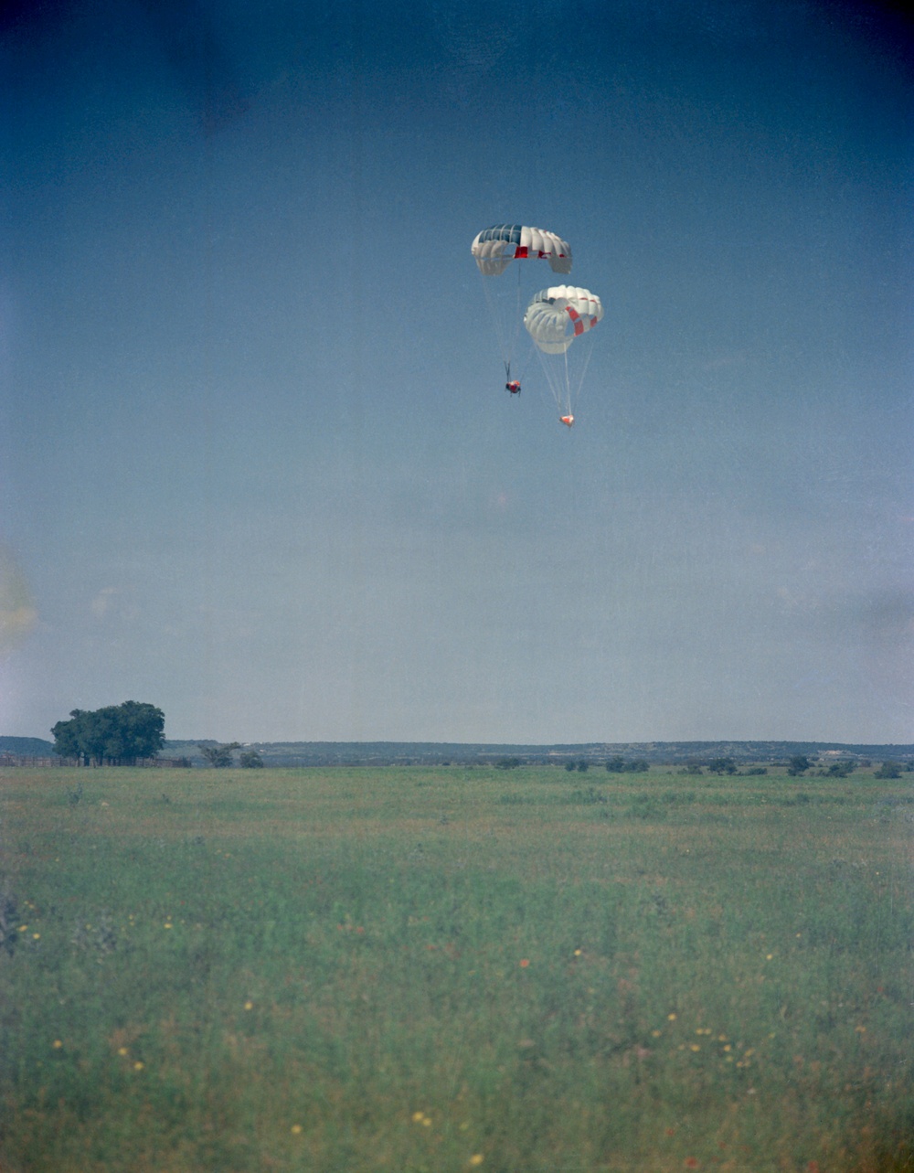 PARA - SAIL DROP TEST WF. T.N. GUIDANCE CONTROL {SEE S-64-24933} SYSTEM CONSULTED AT FT. HOOD