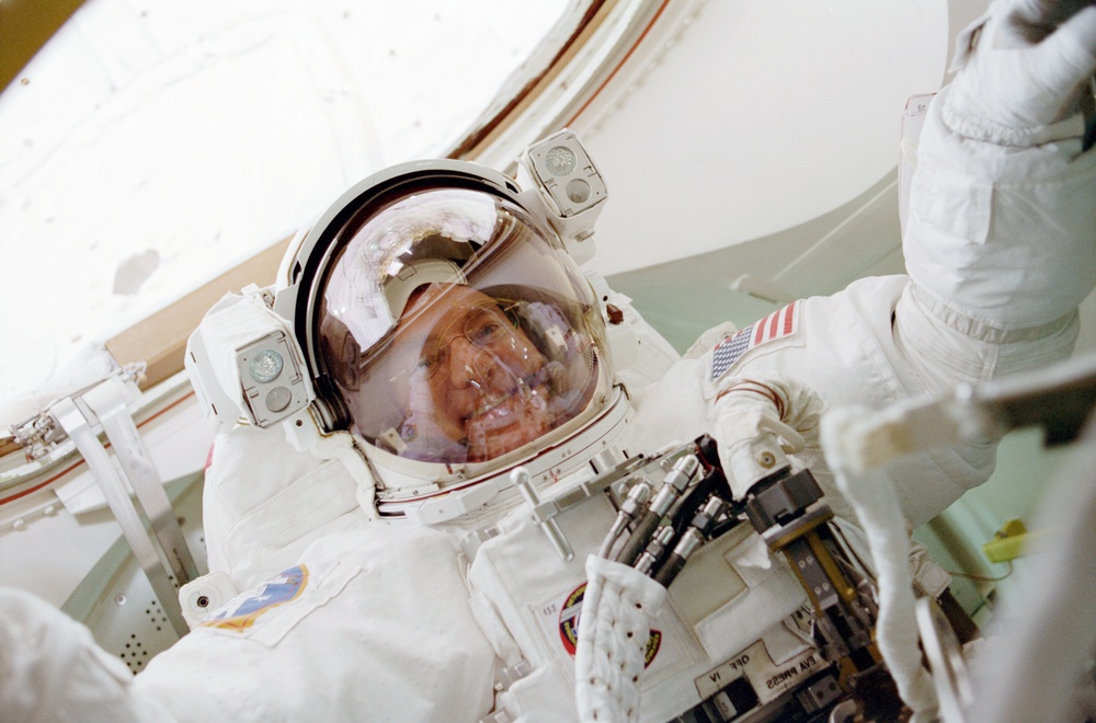 Close-up view of Voss's helmet