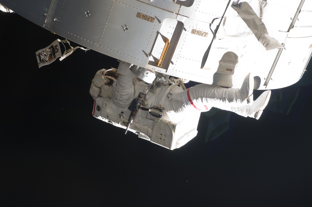 STS-11919 EVA 2 JLP GPS Antenna Intall OPS