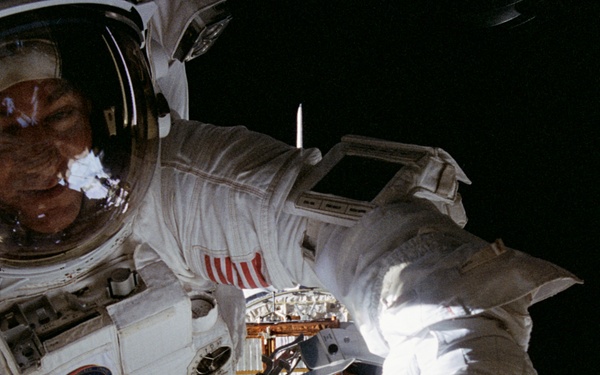 Views of the STS-69 EVA