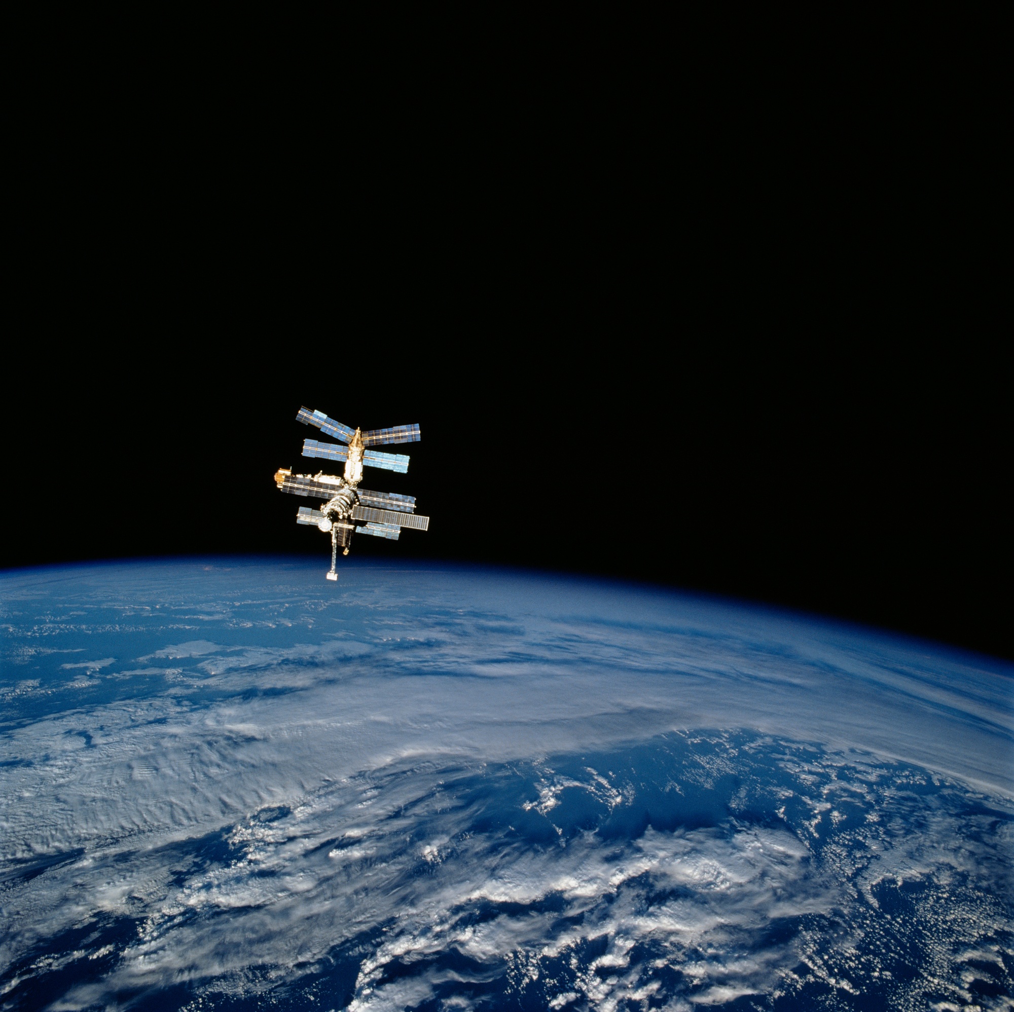 DVIDS - Images - Views of Mir and Earth limb during flyaround, image size:2000x1997