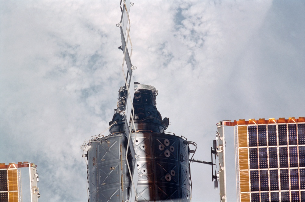 Exterior view of ISS during flyaround by STS-105 showing PMA2 and LAB