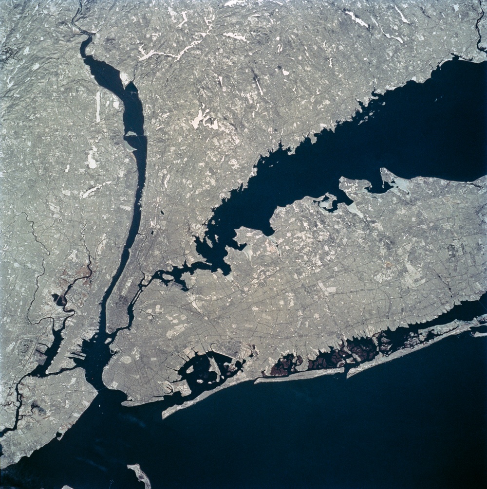 Earth observations from STS-62