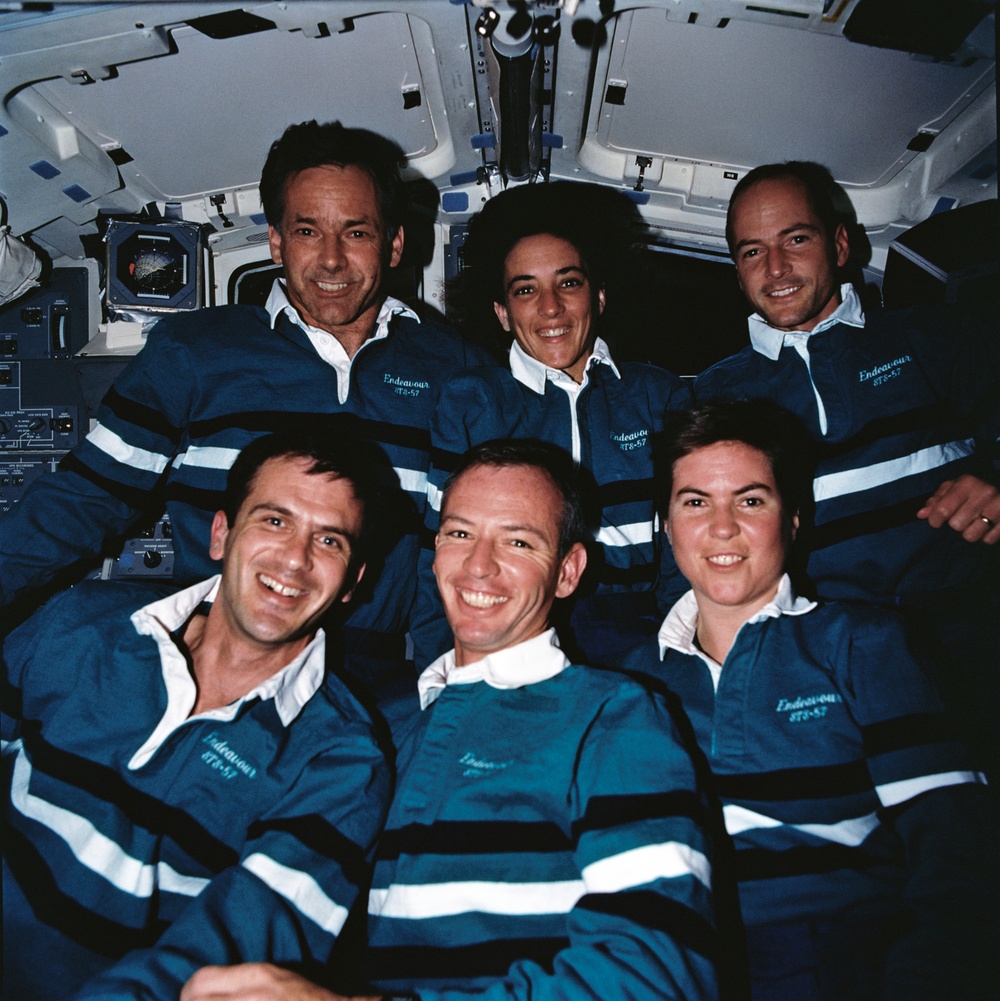 STS-57 group portrait onboard Endeavour's flight deck