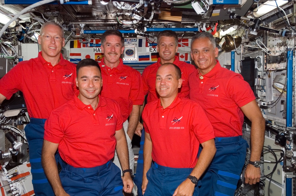 Crew Portrait of STS-117 Crewmembers