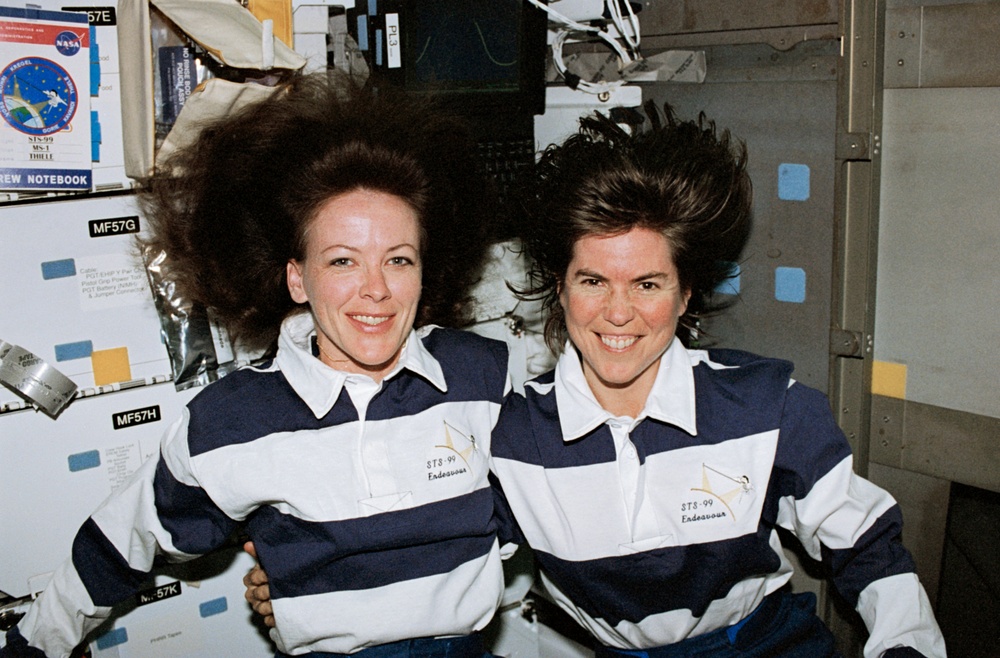 STS-99 MS Voss and MS Kavandi pose for a photo on OV-105's middeck