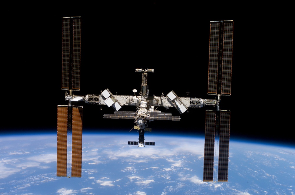 STS-117 Space Shuttle Atlantis leaves the ISS