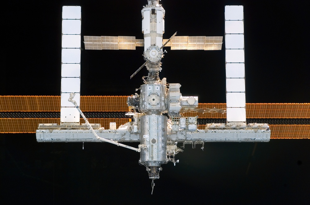 Survey of the ISS during flyaround