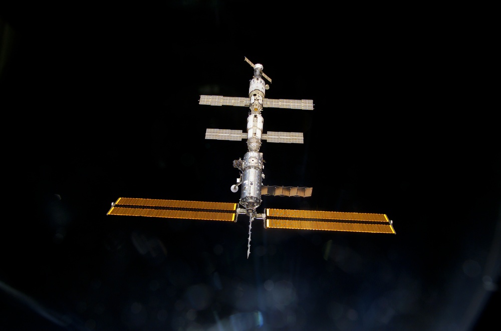 Nadir view of the ISS taken during the approach of Endeavour during STS-100