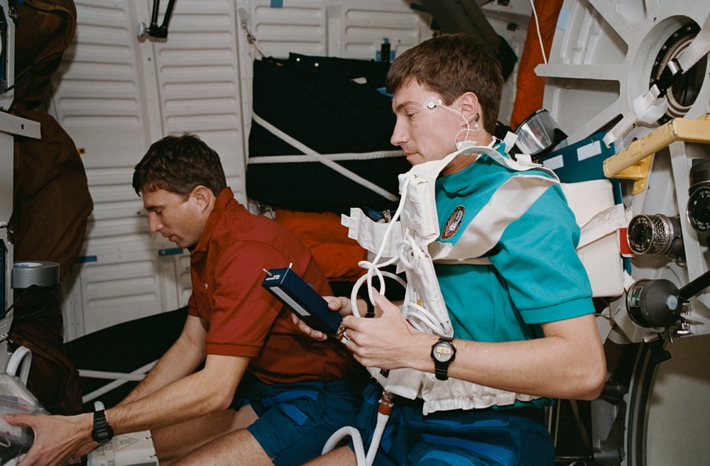 DSO 201 - Krikalev and Sega in the Spacehab module