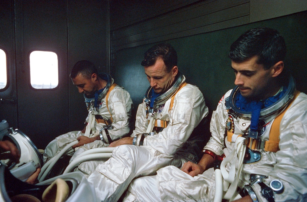 ASTRO GRISSOM, CHAFFEE, WHITE IN VA, IN MISSION SIMULATOR AND ON COMPLEX 34