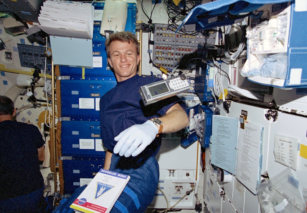 DSO 492, Pilot Brent Jett works with PCBA