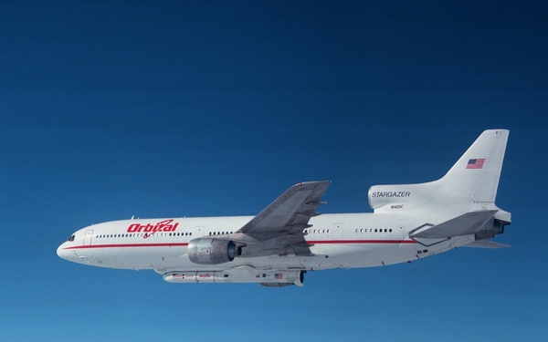 Pegasus Orbcomm payload: Captive L-1011 flight