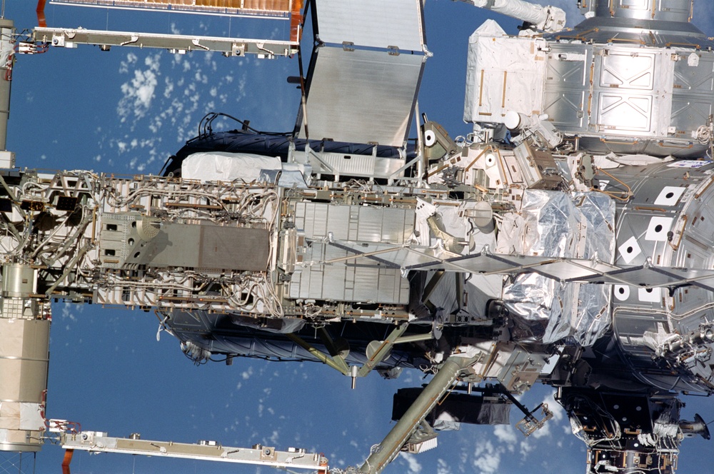 Exterior view of ISS during flyaround by STS-105 showing P6 and Z1 trusses