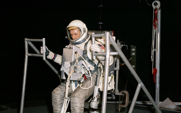 MMU test chamber ''B'' Bldg. 32 2nd day