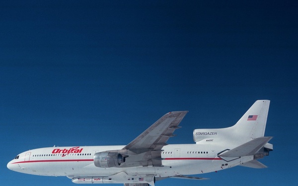 Pegasus Orbcomm payload: Captive L-1011 flight