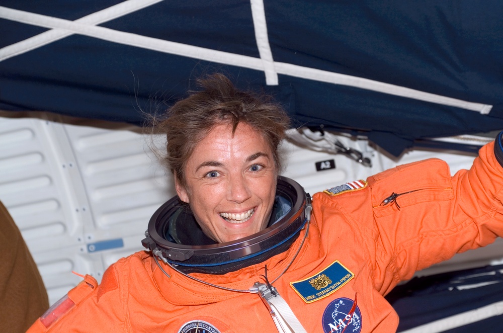 STS-115 MS Stefanyshyn-Piper on Atlantis Middeck