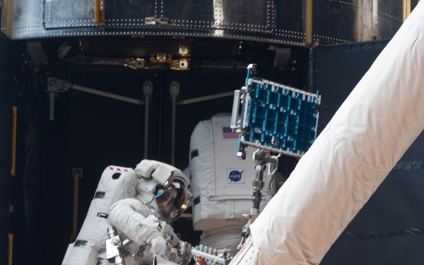 STS-125 MS1 Good and MS4 Massimino during EVA4