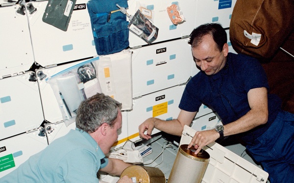 Jones and Polansky perform a LiOH Canister changeout on Atlantis' MDK