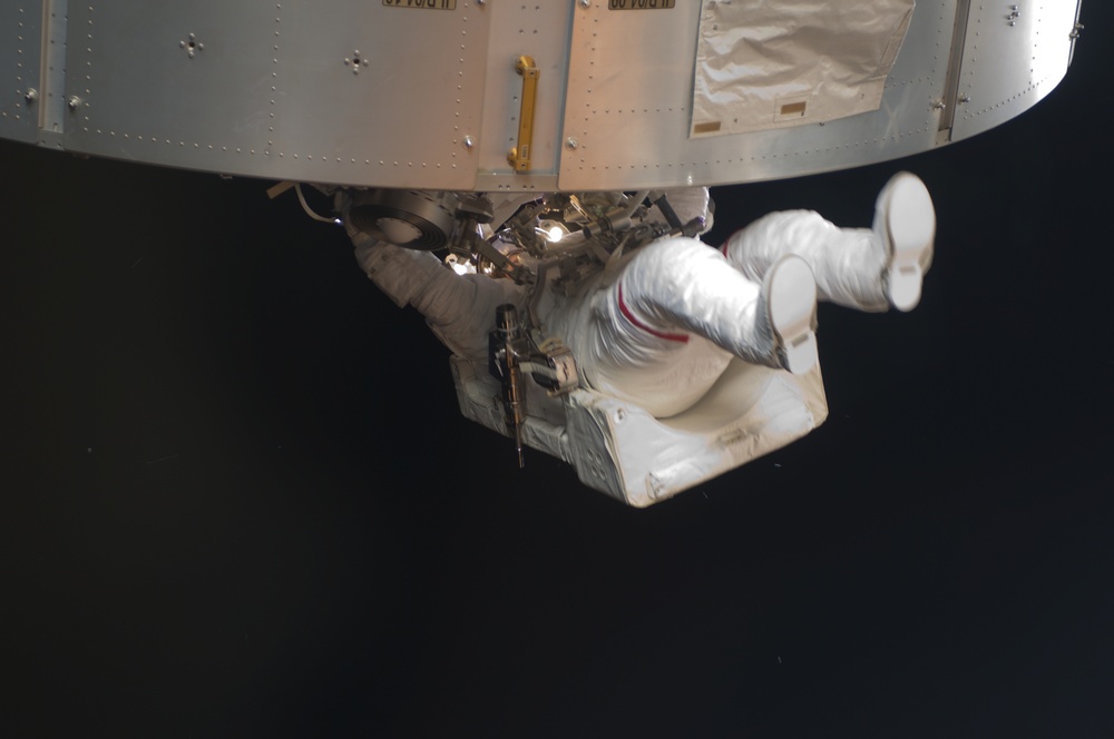 STS-11919 EVA 2 JLP GPS Antenna Intall OPS