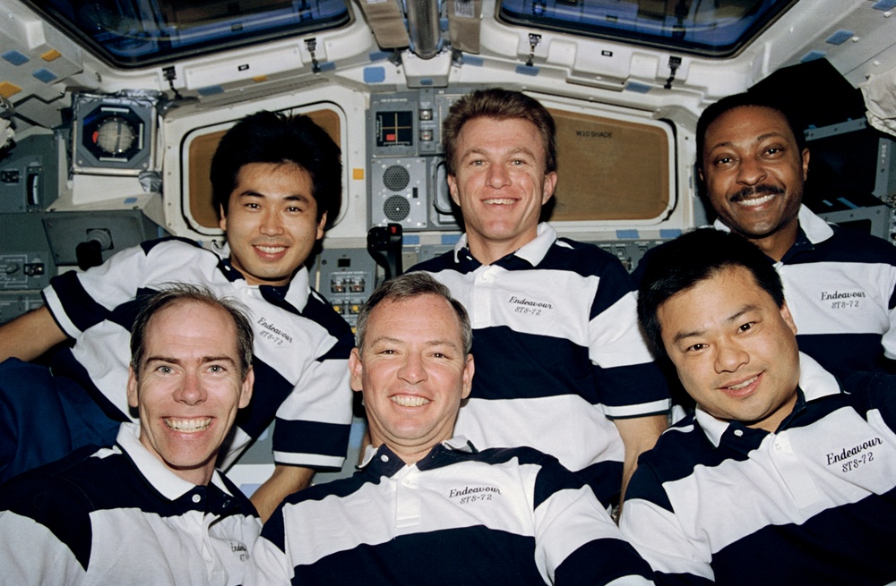 STS-72 crew portrait taken in flight deck