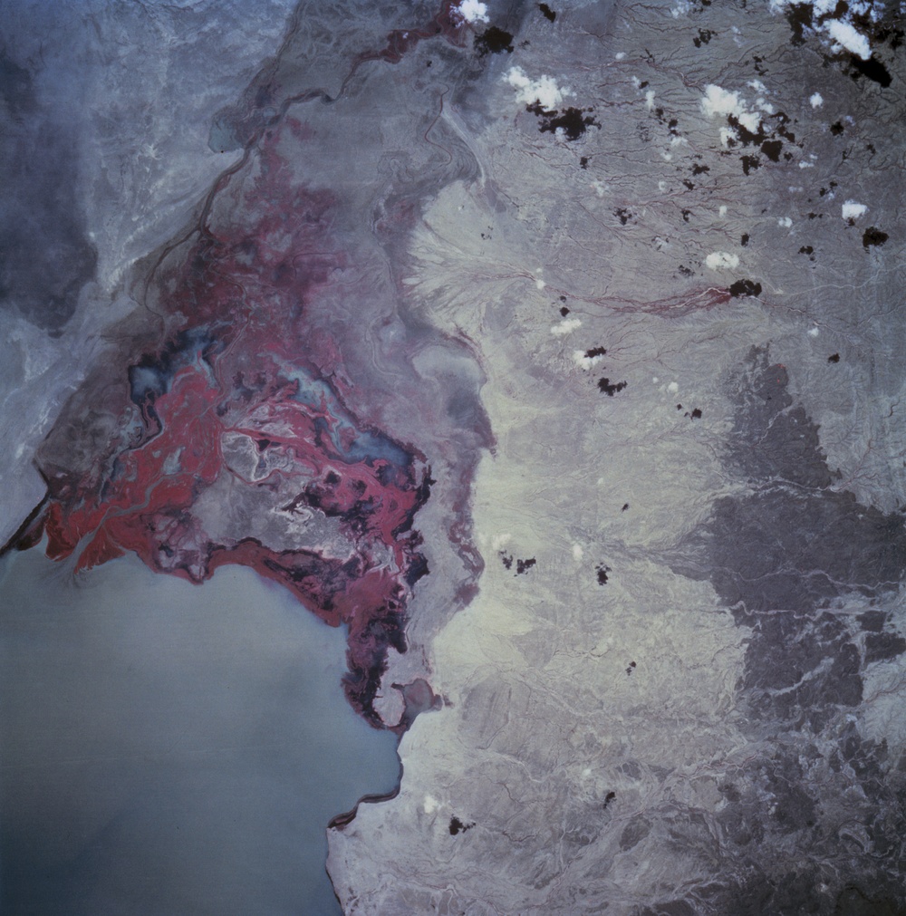 Color Infrared (CIR) earth observations taken during STS-64