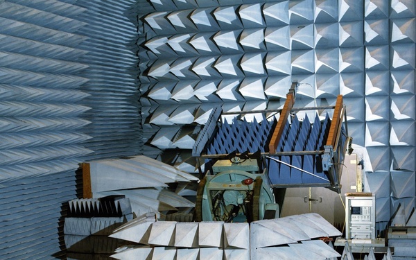 Hydrostar composite waveguide mutual coupling test fixture