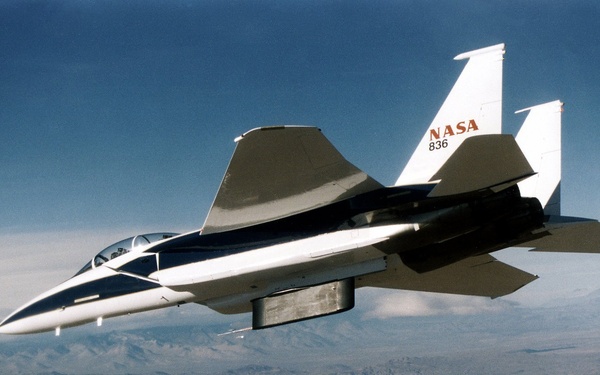 F-15B transonic flight research testbed aircraft in flight