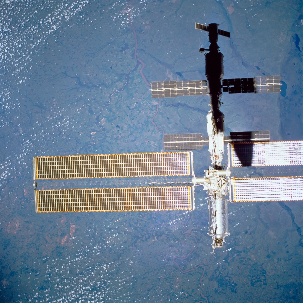 Zenith view of ISS over Earth taken during fly-around