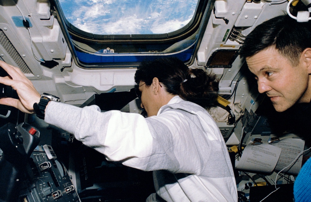 Various views of the STS-88 crew on the flight deck during Node 1 grapple