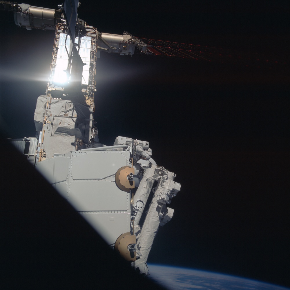 MS Parazynski works on the SSRMS from the SLP during an EVA for STS-100