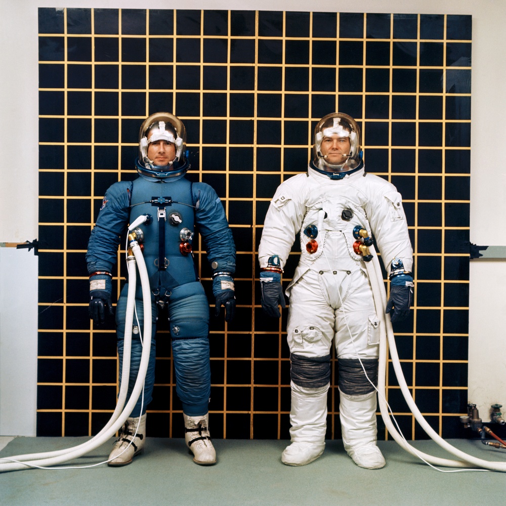 APOLLO - SPACESUITS