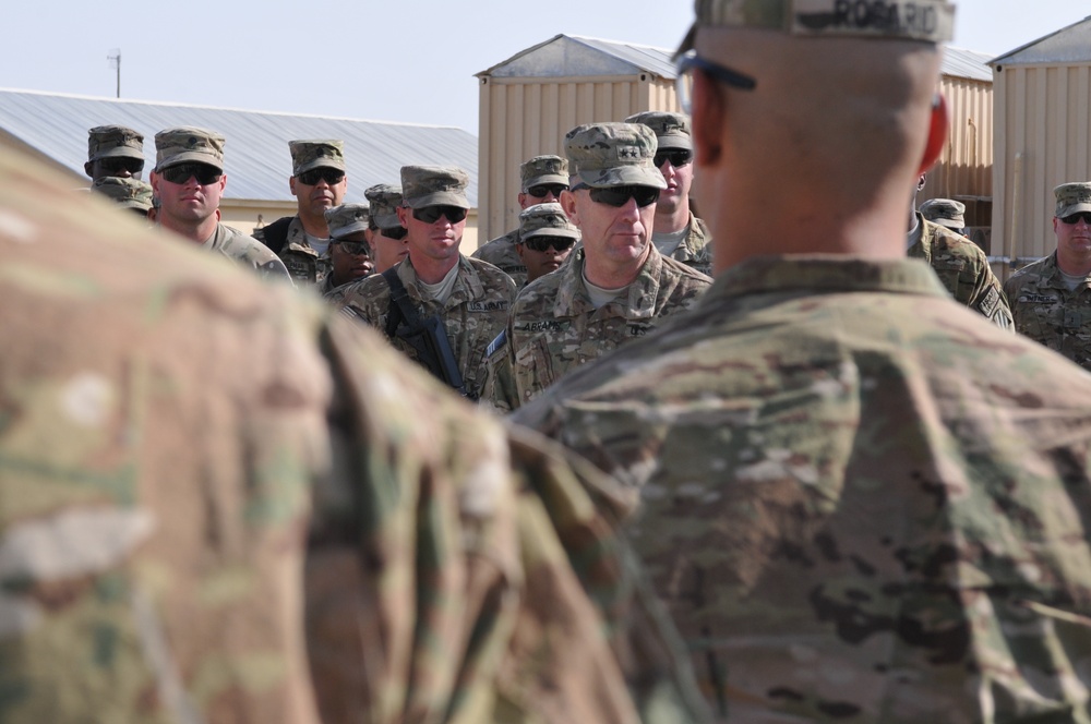 Maj. Gen. Abrams re-enlists 25 'Desert Rogues'