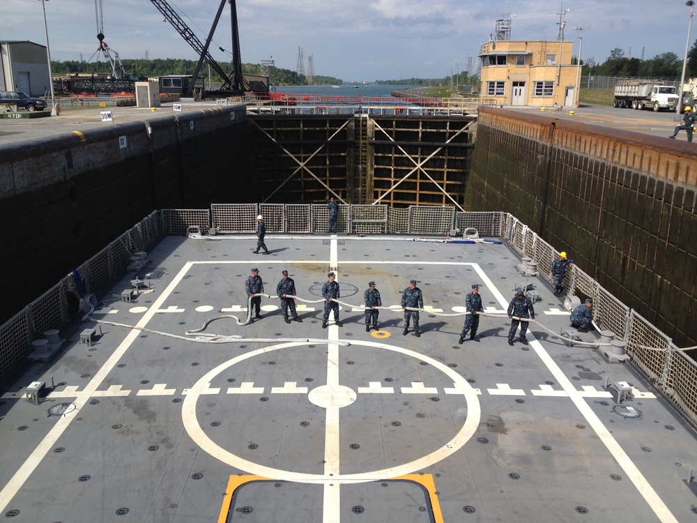 USS Fort Worth transits St. Lawrence Seaway