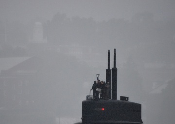 USS Providence transits Thames River