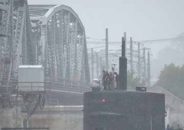 USS Providence transits Thames River