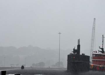 USS Providence transits Thames River
