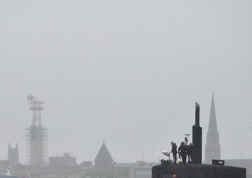 USS Providence transits Thames River