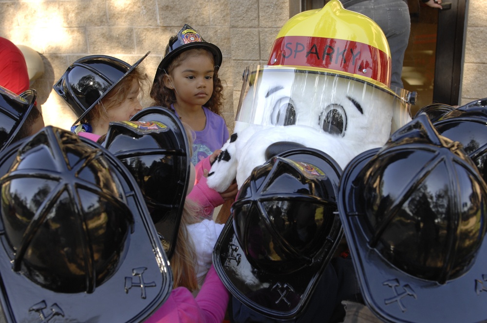 Fire department teaches fire safety