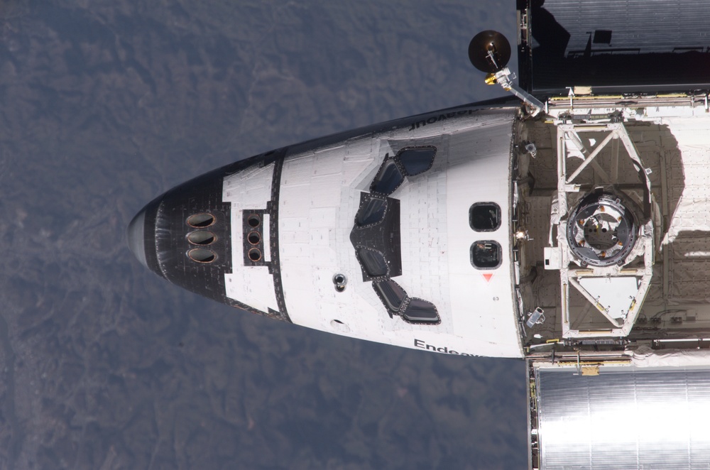 Endeavour on approach to ISS for mission STS-111 UF2 / Expedition Four