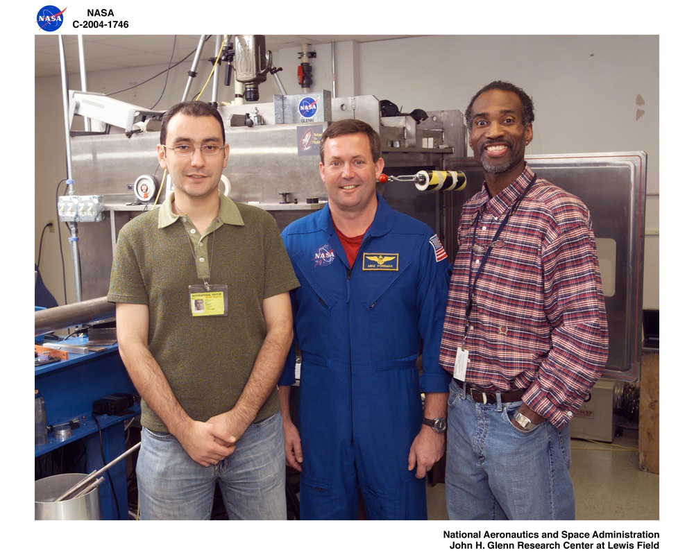 astronaut visit of facilities and personnel that contributed to the Return to Flight research testing of RCC carbon panels
