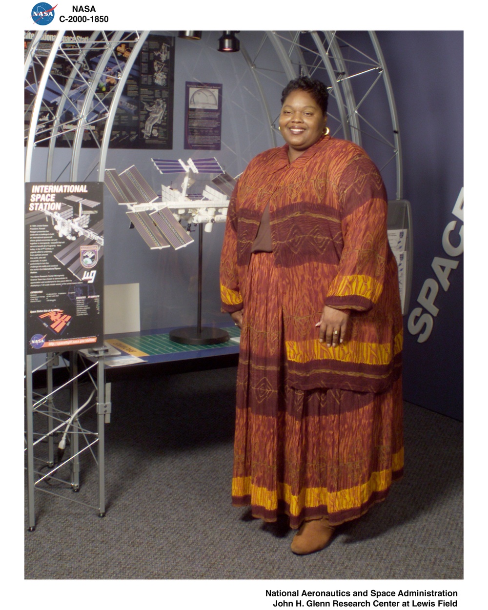 BLACK ENGINEER OF THE YEAR AWARD WINNER / JO ANN CHARLESTON