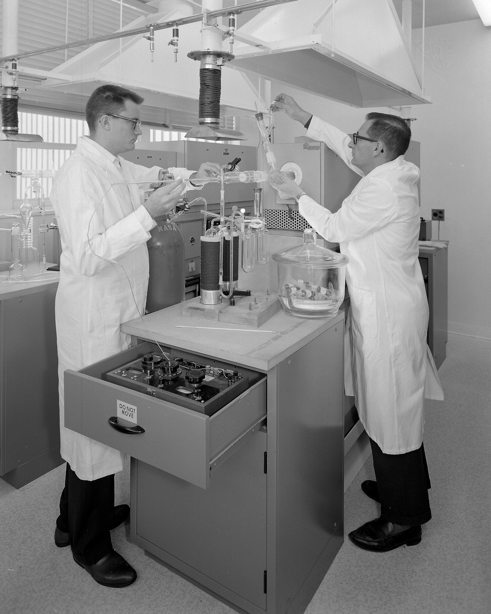 DIFFUSION FURNACE USED FOR SOLAR CELL WORK AT THE ELECTRIC CONVERSION LABORATORY ECL