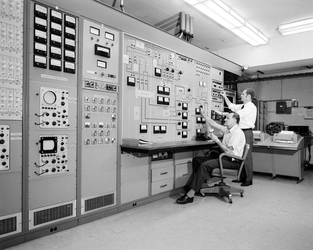 WI-AA CONTROL ROOM AND COMPUTER