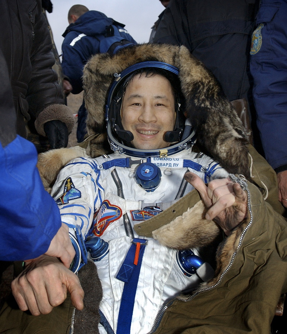 Expedition 7 Landing
