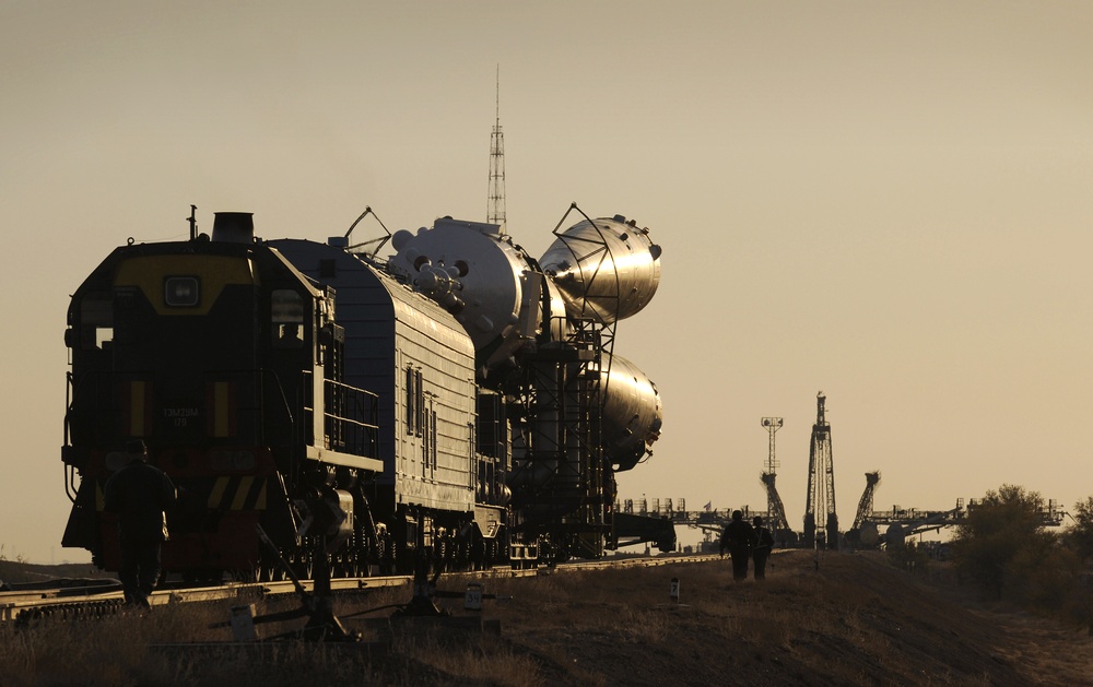 Expedition 18 Soyuz TMA-13 Rollout