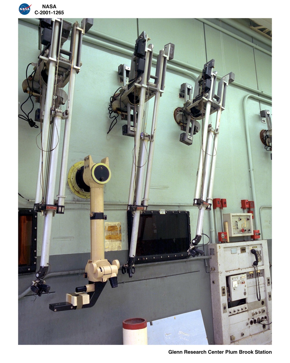 PLUM BROOK REACTOR FACILITY / MANIPULATOR ARM CONTROL ROOM / 4504 / N8 - L8