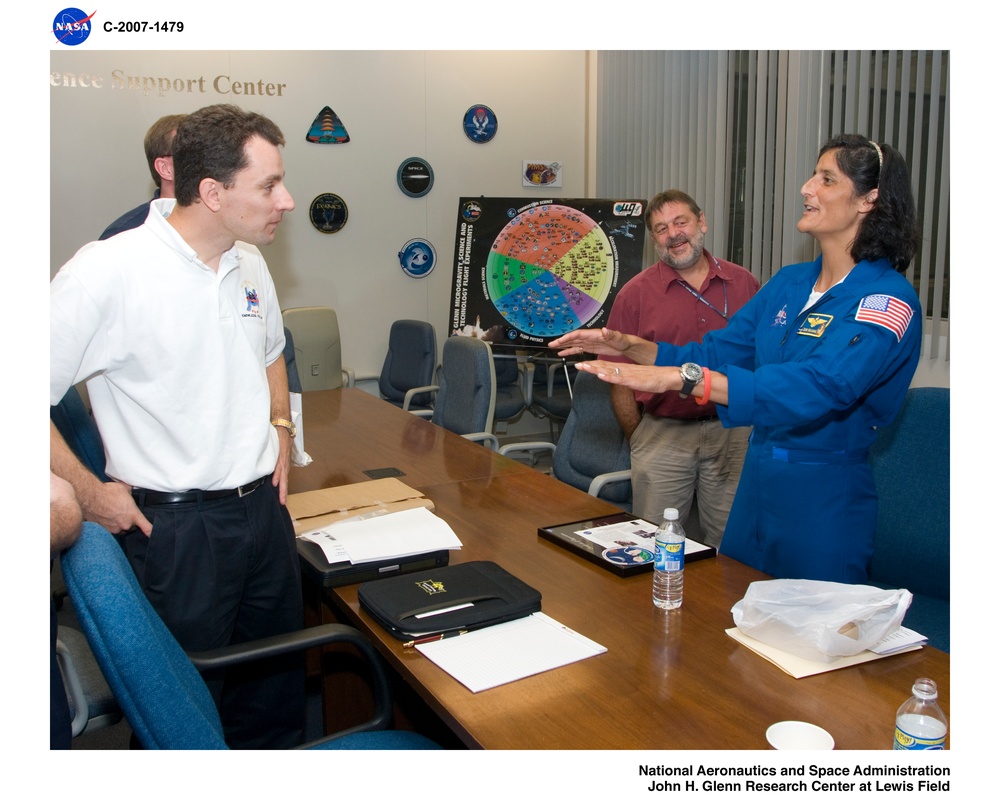 Visit to NASA Glenn Research Center at Lewis Field by Astronaut Sunita Williams