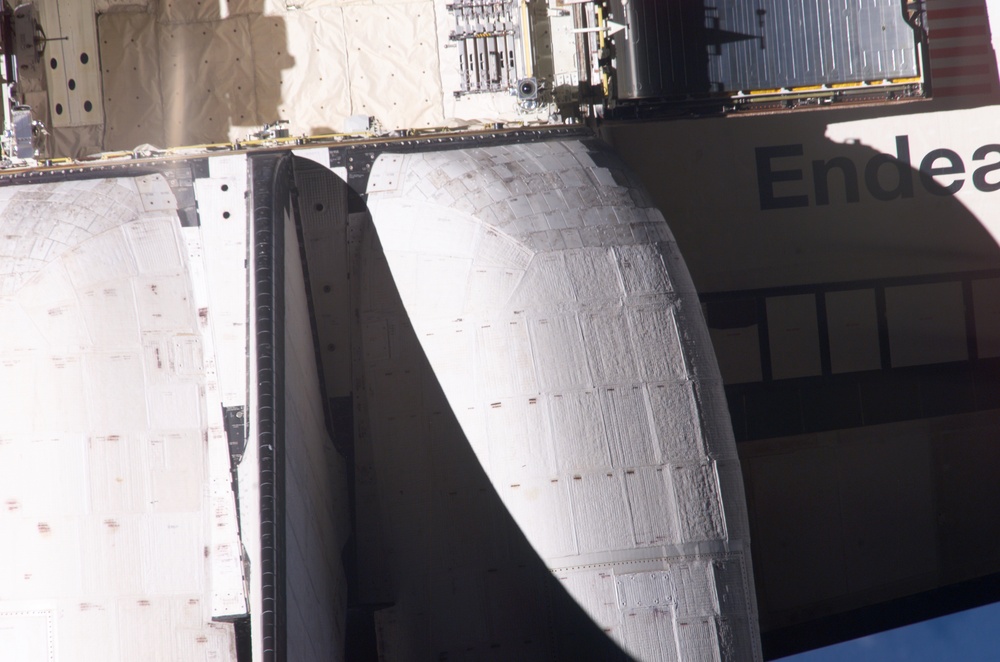 Endeavour on approach to ISS for mission STS-111 UF2 / Expedition Four