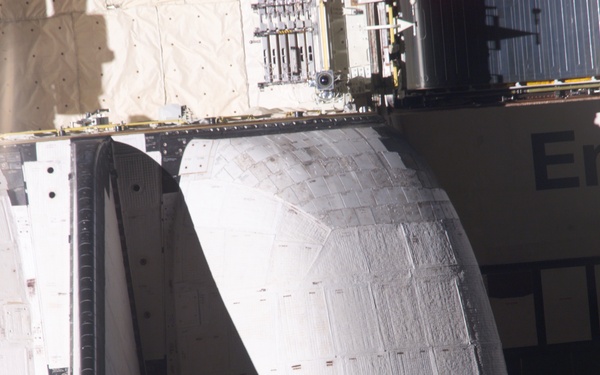 Endeavour on approach to ISS for mission STS-111 UF2 / Expedition Four